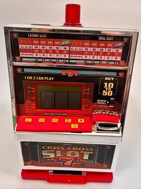 Radica Criss Cross 7 Toy Electronic Machine Game I3050 in Box